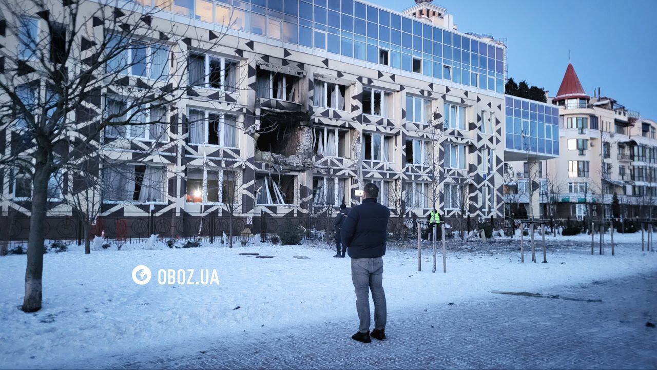 В полиции показали первые минуты после удара РФ по больнице на Оболони в Киеве. Видео