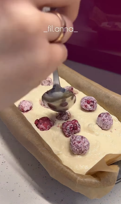 Вкусная творожная запеканка без муки: чем заменить привычный ингредиент, чтобы масса держала форму