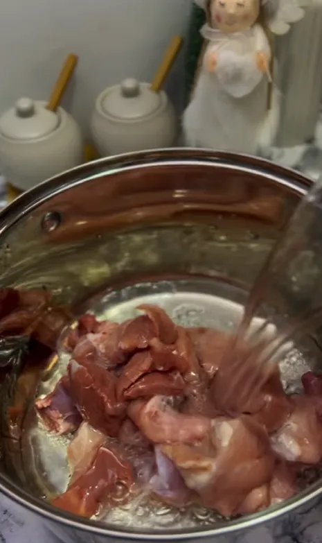 Классический наваристый борщ для сытного обеда: как приготовить без заморочки