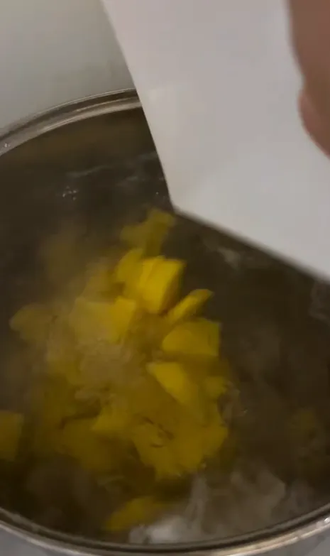 Классический наваристый борщ для сытного обеда: как приготовить без заморочки