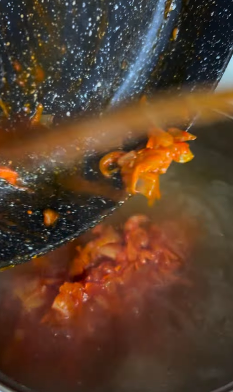 Классический наваристый борщ для сытного обеда: как приготовить без заморочки