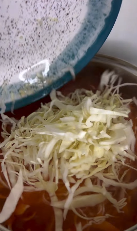 Классический наваристый борщ для сытного обеда: как приготовить без заморочки