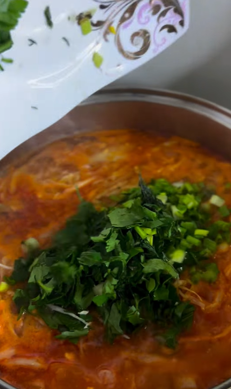 Классический наваристый борщ для сытного обеда: как приготовить без заморочки