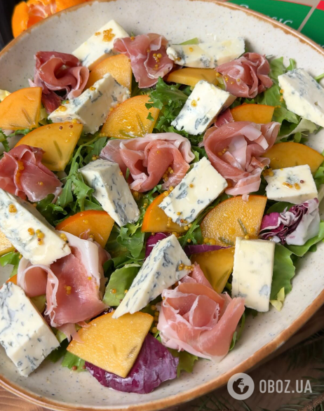 Вишуканий зимовий салат з хурмою без майонезу: чим заправити