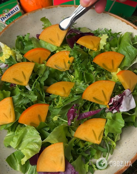 Вишуканий зимовий салат з хурмою без майонезу: чим заправити