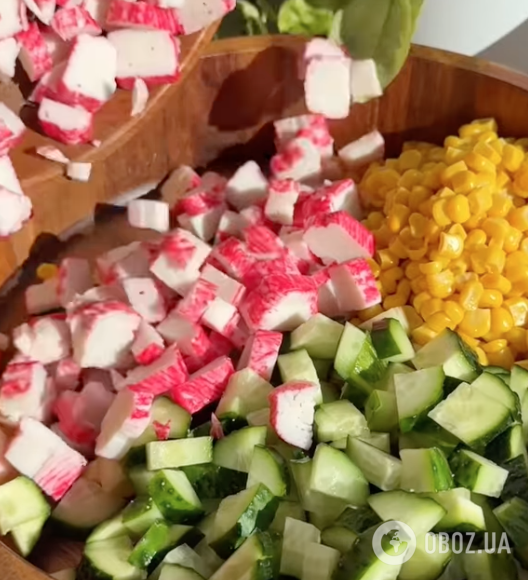 Крабовий салат із мівіною нашвидкуруч: рецепт бюджетної та смачної страви за 10 хвилин