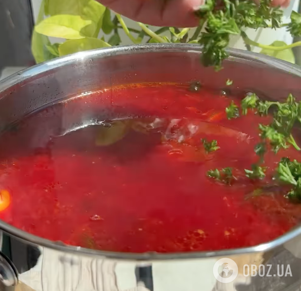 Автентичний український борщ із "димком", наче з печі: ділимося рецептом і розповідаємо, що додати