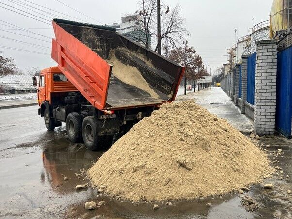 300 тонн масла на дороге после атаки РФ: как Днепр за ночь предотвратил экологическую катастрофу