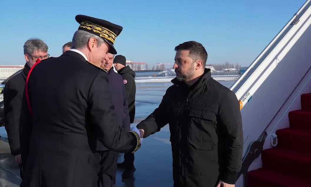 "Дипломатія і реальна допомога мають іти пліч-о-пліч": Зеленський у Парижі провів зустріч з Макроном і назвав ключові питання. Фото і відео