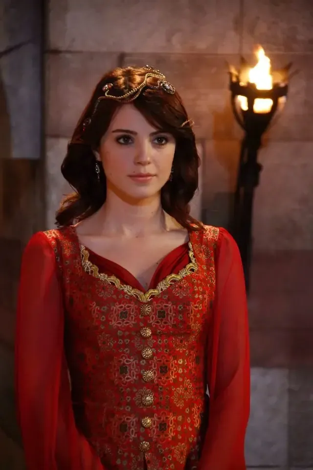 Поліція затримала "Міс Туреччину" та зірку "Величного століття": в чому звинувачують улюбленицю мільйонів і що з нею зараз