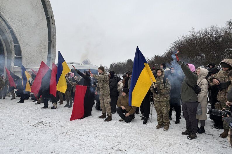 У Києві попрощалися з операторкою дронів, журналісткою і мисткинею Ланою "Саті" Чорногорською. Фото та відео