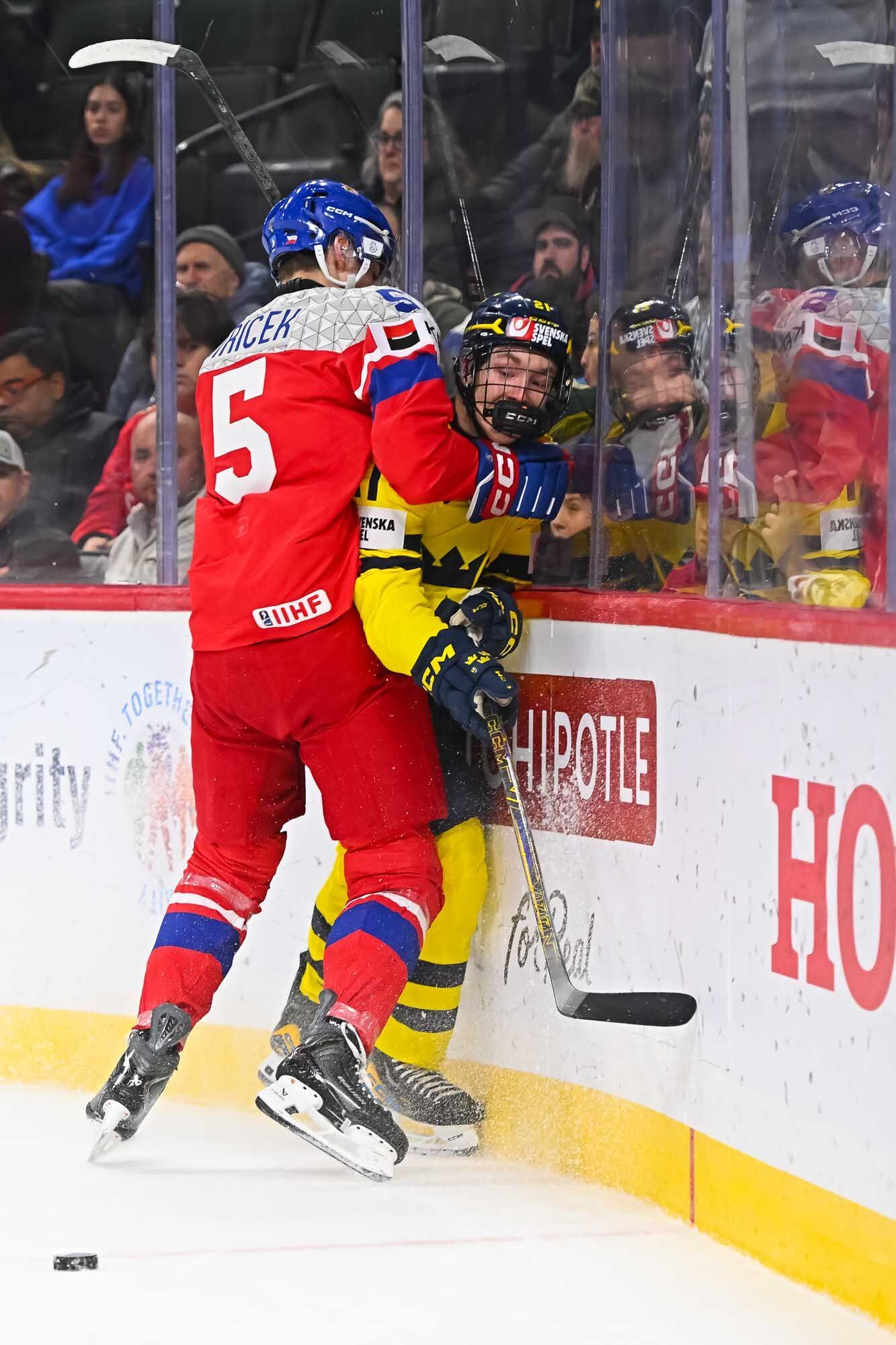 Впервые с 2019 года: МЧМ по хоккею завершился громкой сенсацией