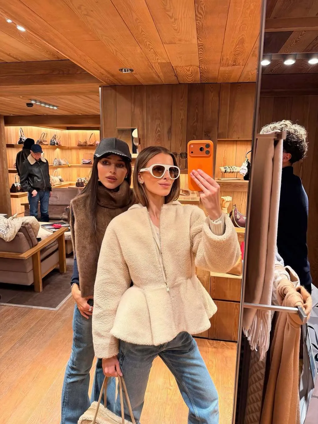 Внучка Софії Ротару "відірвалася" в Куршевелі з подружкою-росіянкою під час війни