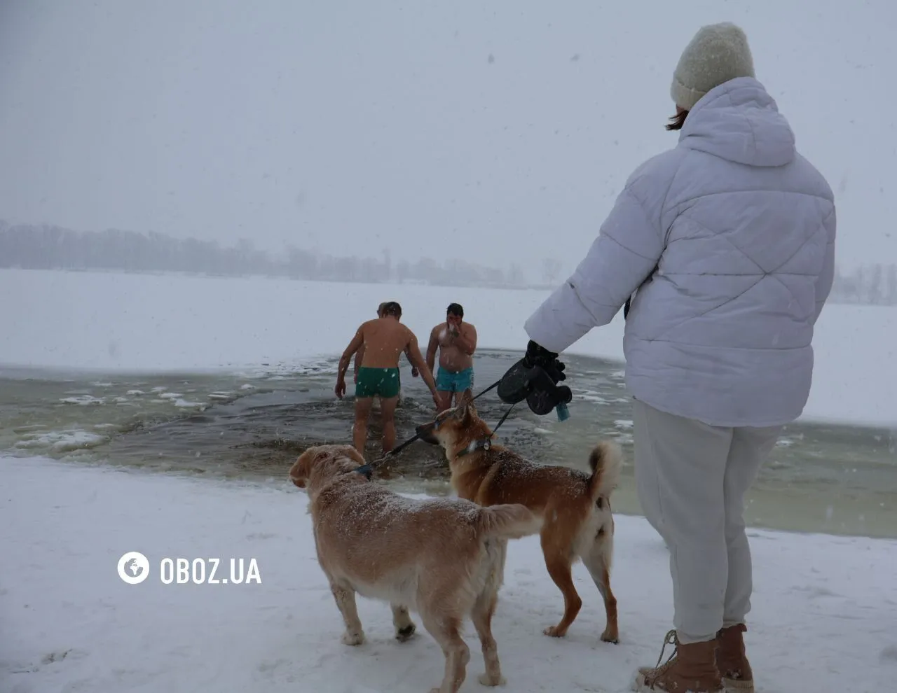 Мало людей та намети, щоб зігрітися: як проходило Водохреще 2026 у Києві. Подробиці, фото та відео