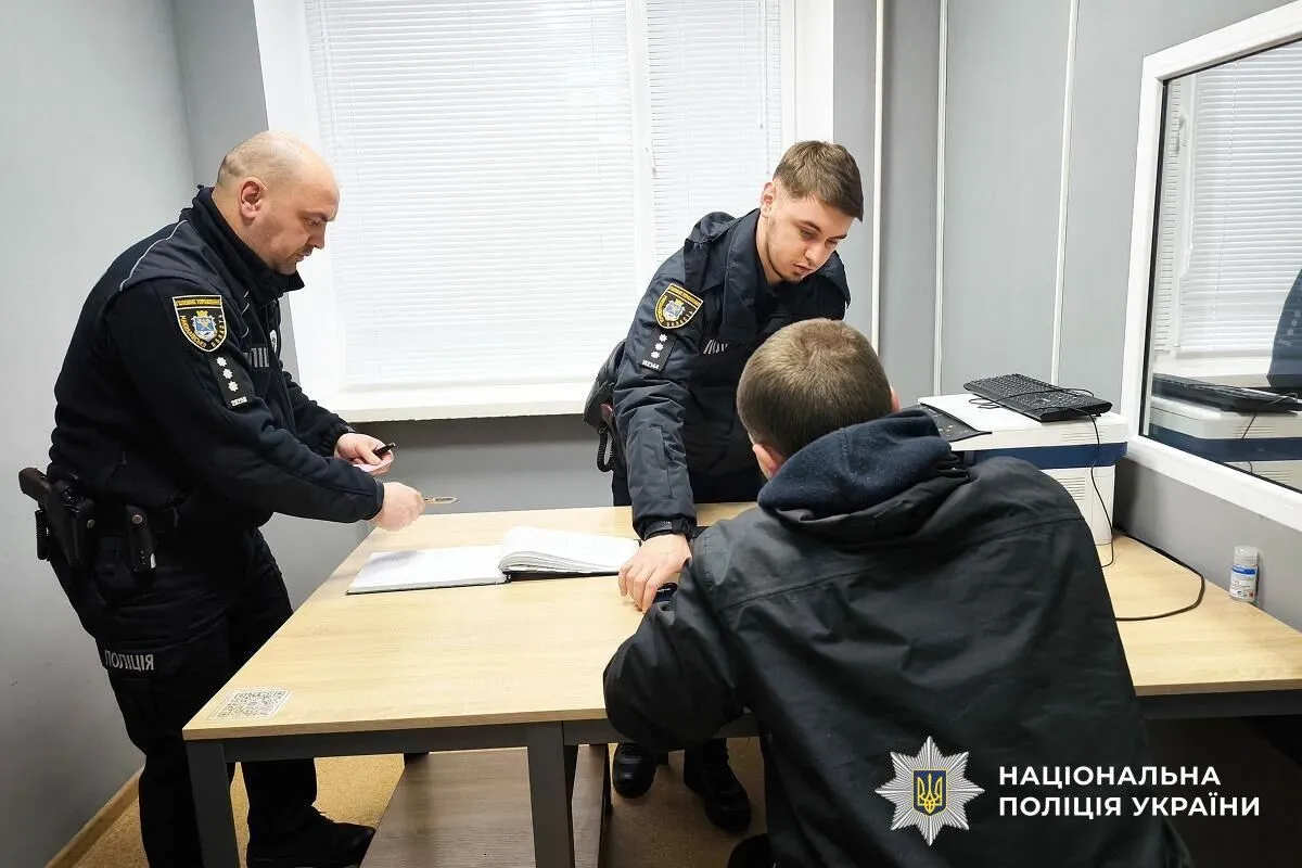 Оцінили в 10 тис. доларів: у Миколаєві поліцейські затримали матір та батька, які продали немовля