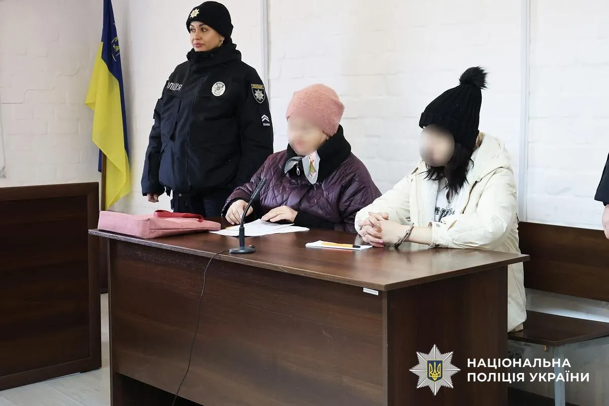 Оцінили в 10 тис. доларів: у Миколаєві поліцейські затримали матір та батька, які продали немовля