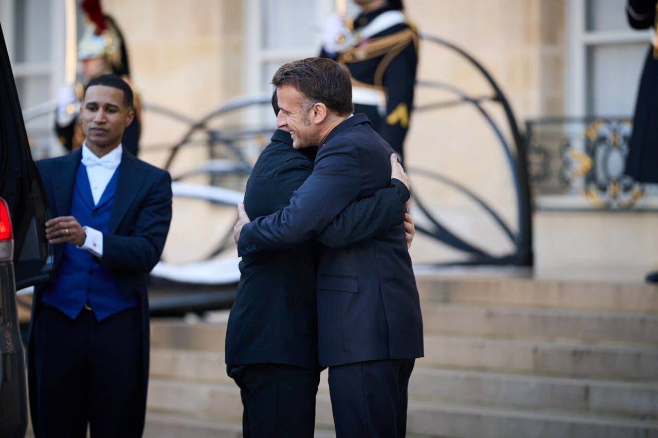 "Дипломатія і реальна допомога мають іти пліч-о-пліч": Зеленський у Парижі провів зустріч з Макроном і назвав ключові питання. Фото і відео