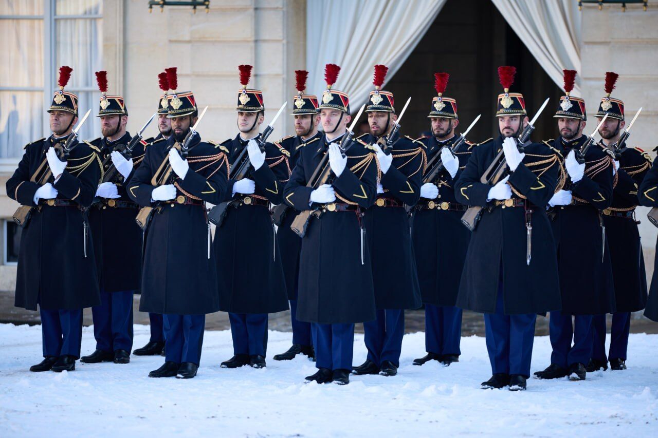 "Дипломатія і реальна допомога мають іти пліч-о-пліч": Зеленський у Парижі провів зустріч з Макроном і назвав ключові питання. Фото і відео