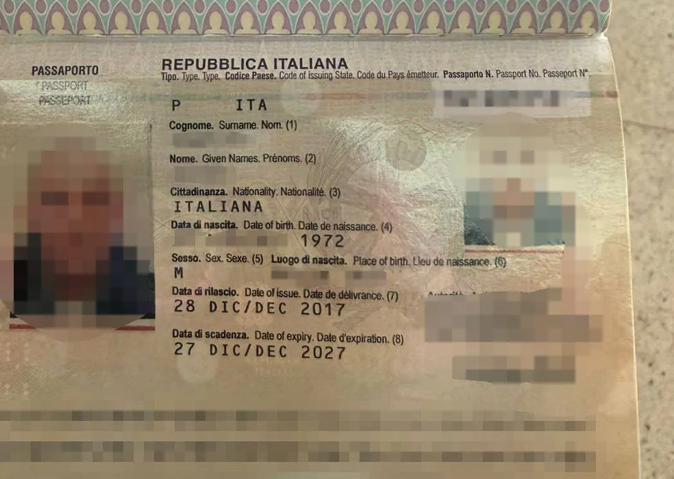 "Я ляжу, але воно не заїде": в Україну не пустили італійця у вишиванці, який вихваляв Росію і Путіна