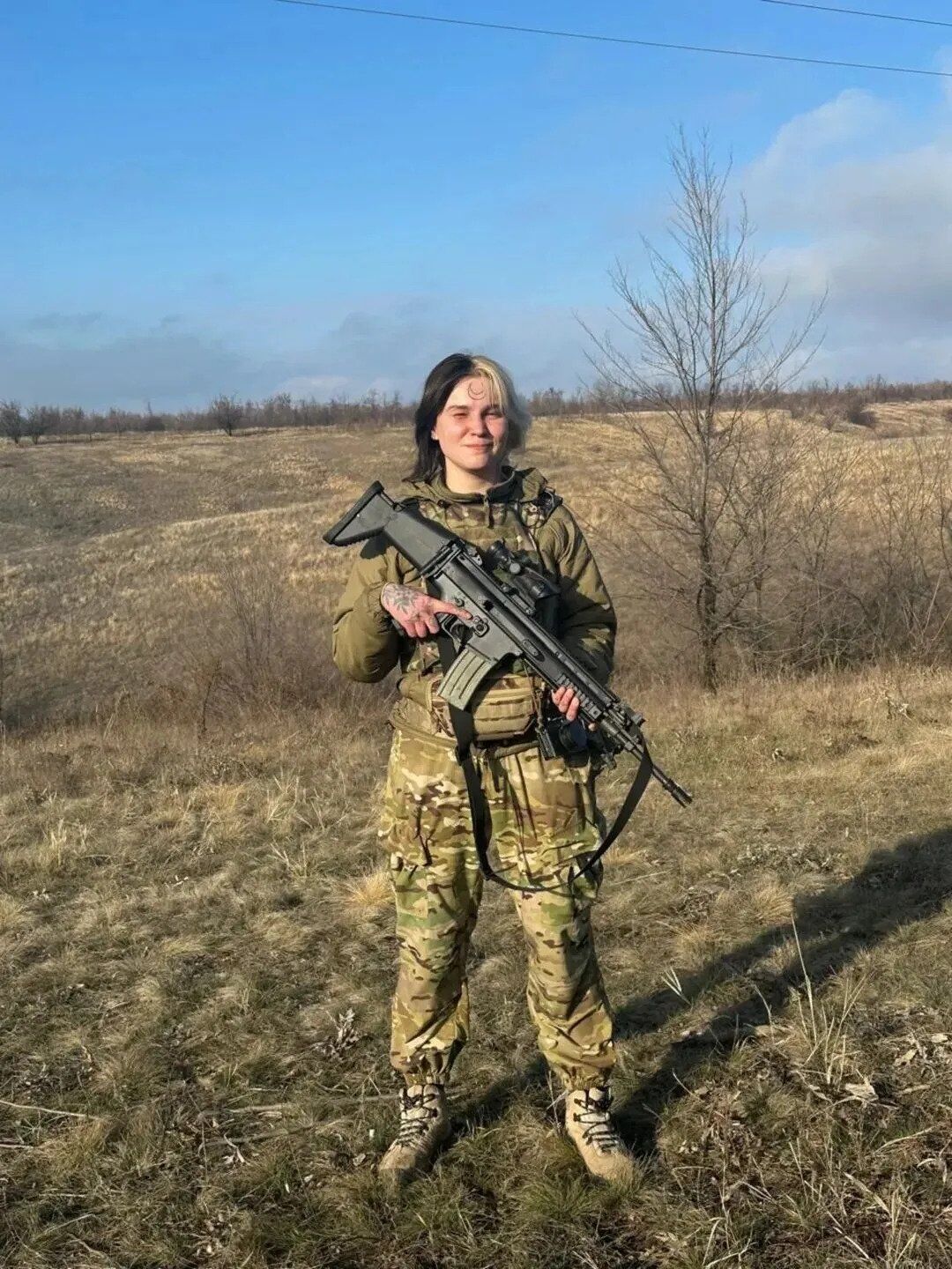 У Києві попрощалися з операторкою дронів, журналісткою і мисткинею Ланою "Саті" Чорногорською. Фото та відео