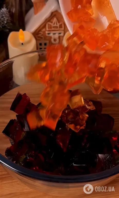 Дуже смачно і вишукано: як приготувати желейний десерт "Бите скло" у келихах