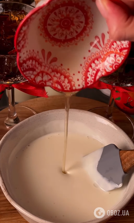 Дуже смачно і вишукано: як приготувати желейний десерт "Бите скло" у келихах