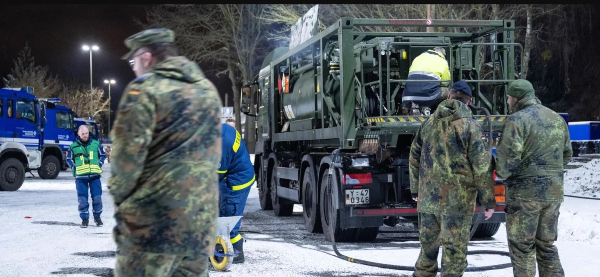 "Работы по восстановлению продвигаются медленно": в Берлине почти 28 тыс. абонентов сидят без света уже четвертый день