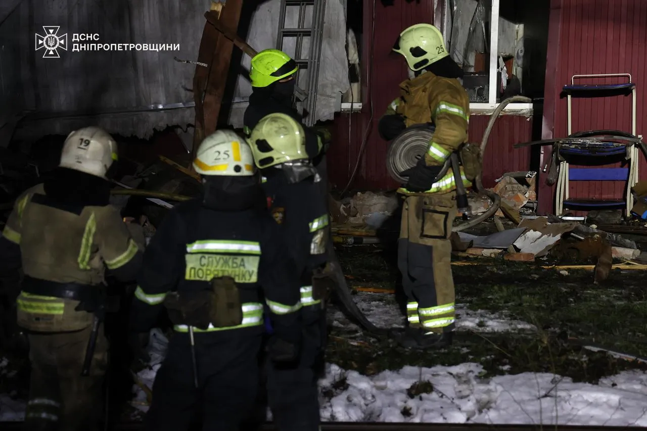 Росія атакувала дронами Дніпро: пошкоджено житлові будинки та навчальні заклади, серед поранених – діти. Фото та відео