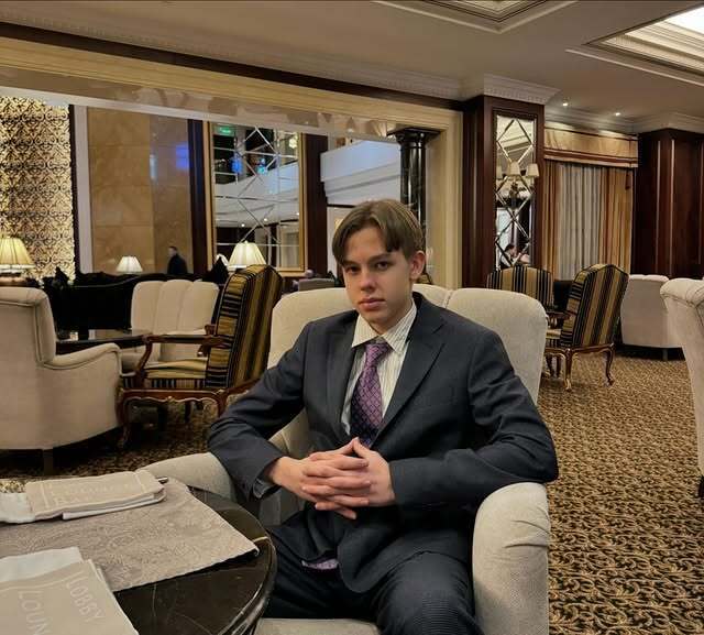 Подросток-"мажор", который тянул "русский мир" в сердце Киева, встретил Новый год с Тимати и флагом РФ