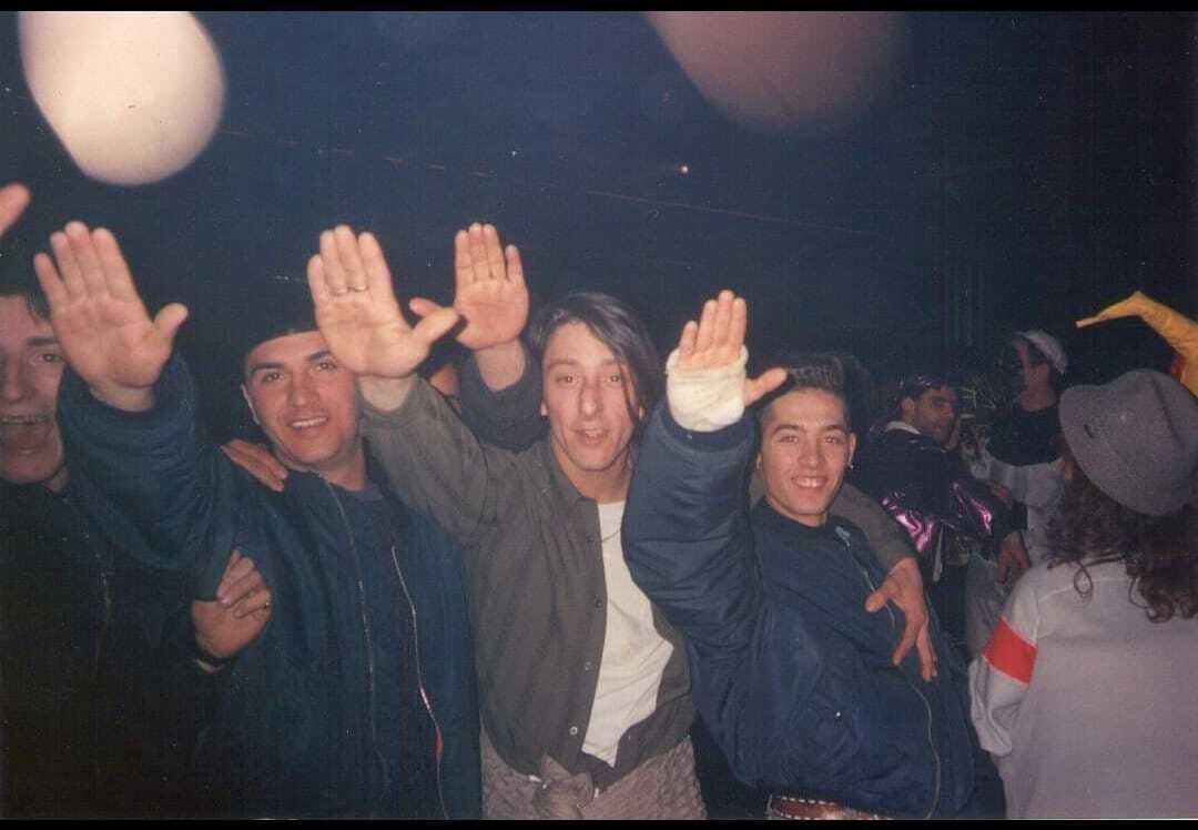 В українки, яка їхала з італійцем в автобусі, нещодавно на фронті загинув зять: що відомо про супутницю любителя "русского міра"