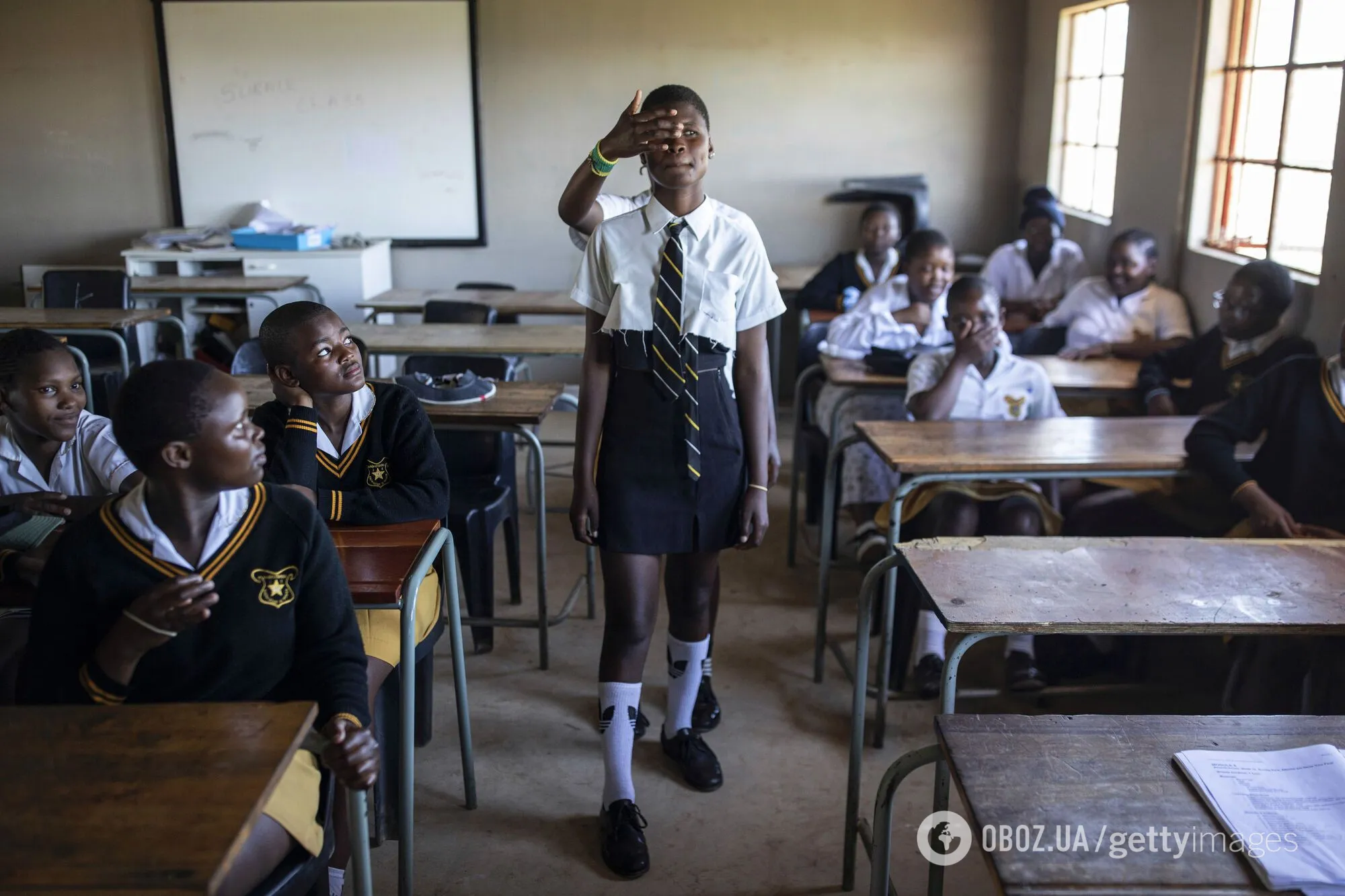 "Учитель ходил по классу и хлестал кнутом за ошибки". Исследование объяснило, почему в школах Южной Африки до сих пор угрожают детям избиением