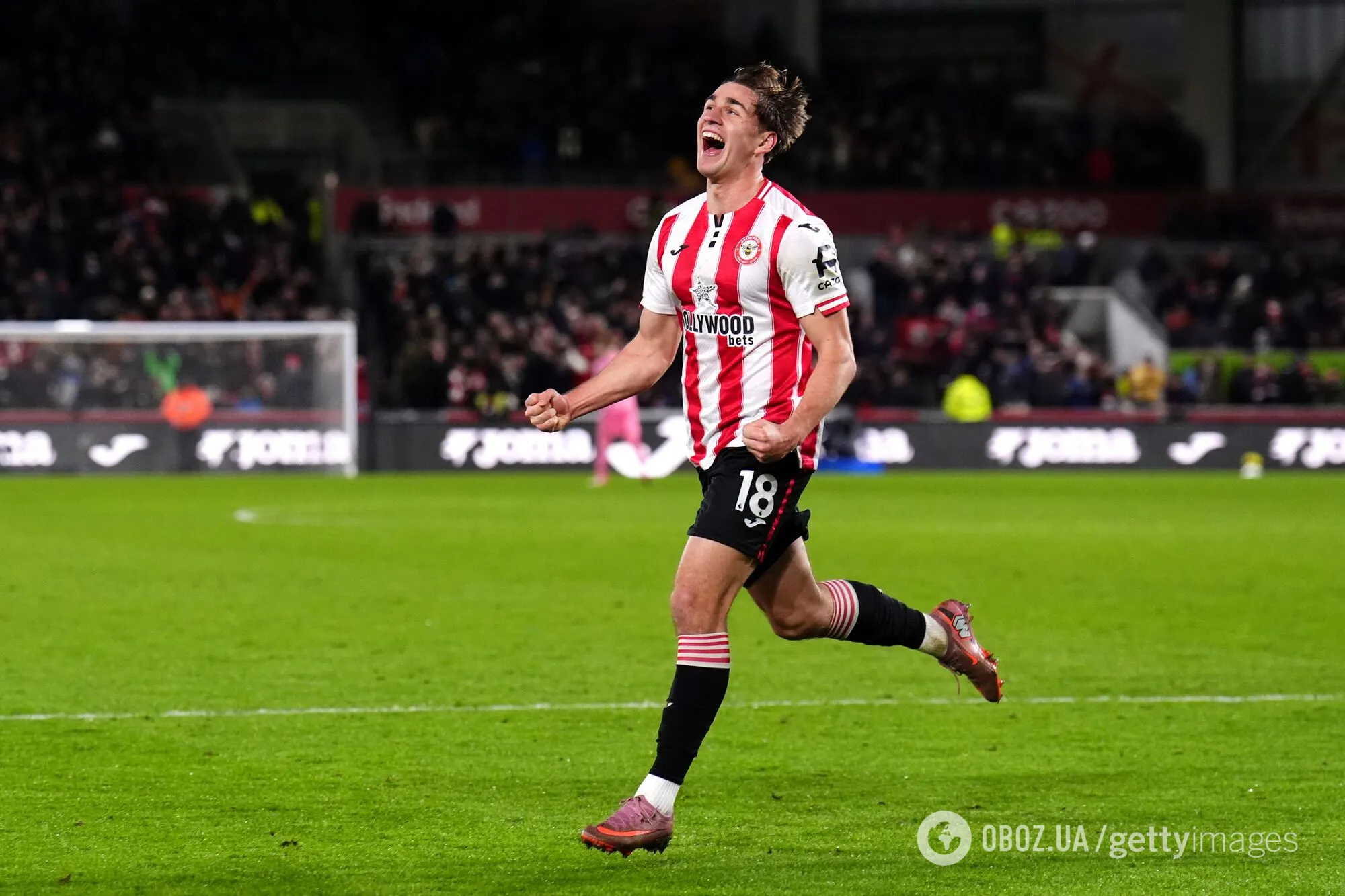 Повний стадіон у Лондоні влаштував стоячі овації футболісту збірної України. Відео