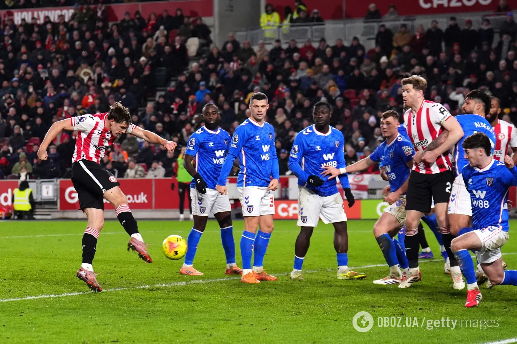 Повний стадіон у Лондоні влаштував стоячі овації футболісту збірної України. Відео