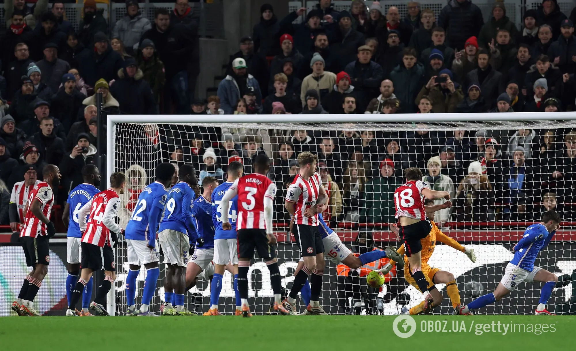 Повний стадіон у Лондоні влаштував стоячі овації футболісту збірної України. Відео