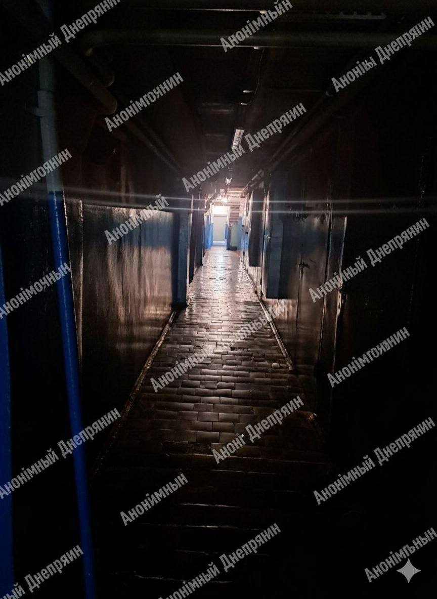 У Дніпрі внаслідок російської атаки перестало працювати метро: людей виводять із тунелів