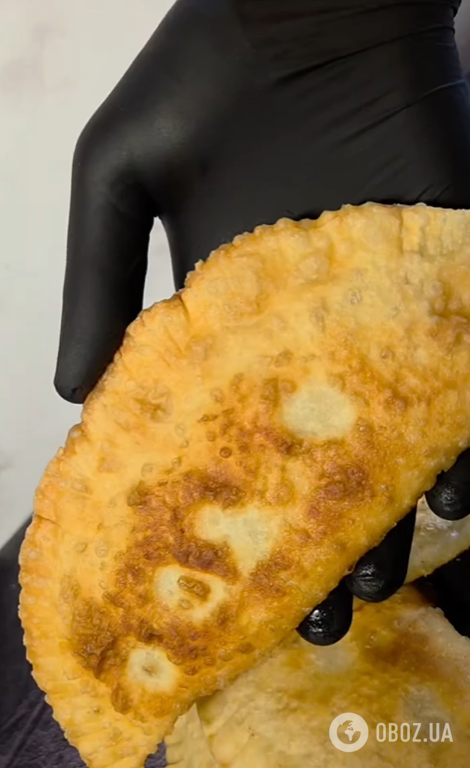 Хрустящие домашние чебуреки, которые не впитывают масло: как приготовить