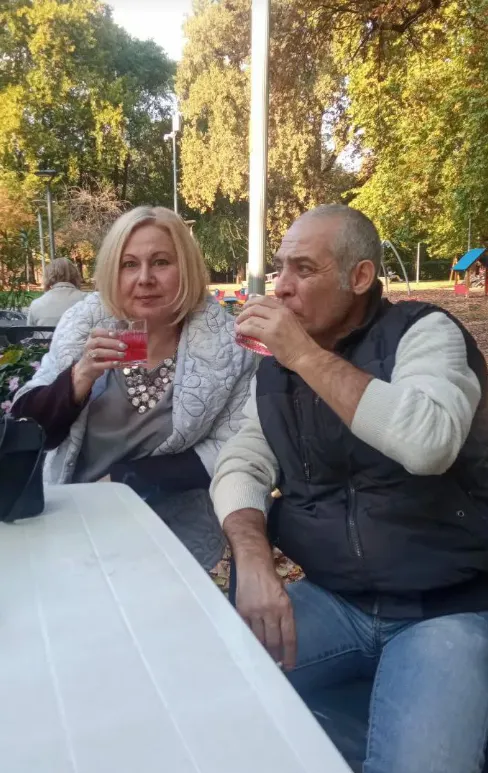 В українки, яка їхала з італійцем в автобусі, нещодавно на фронті загинув зять: що відомо про супутницю любителя "русского міра"