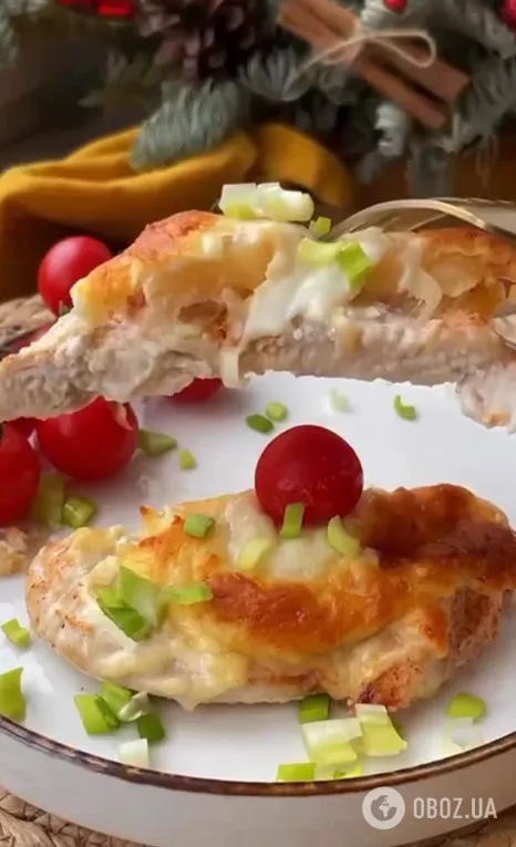 Сочное куриное филе с ананасами и сыром: делимся рецептом сытного блюда для обеда