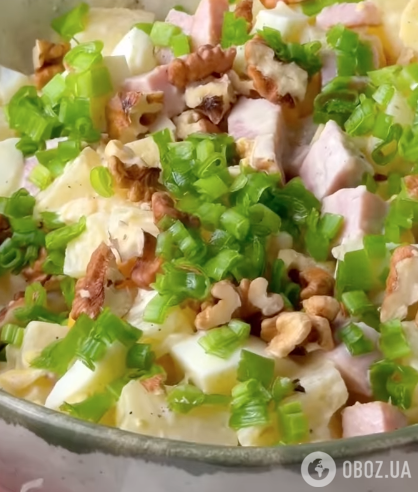 Салат "Праздничный" с мясом и ананасами: рецепт сытного блюда за 10 минут