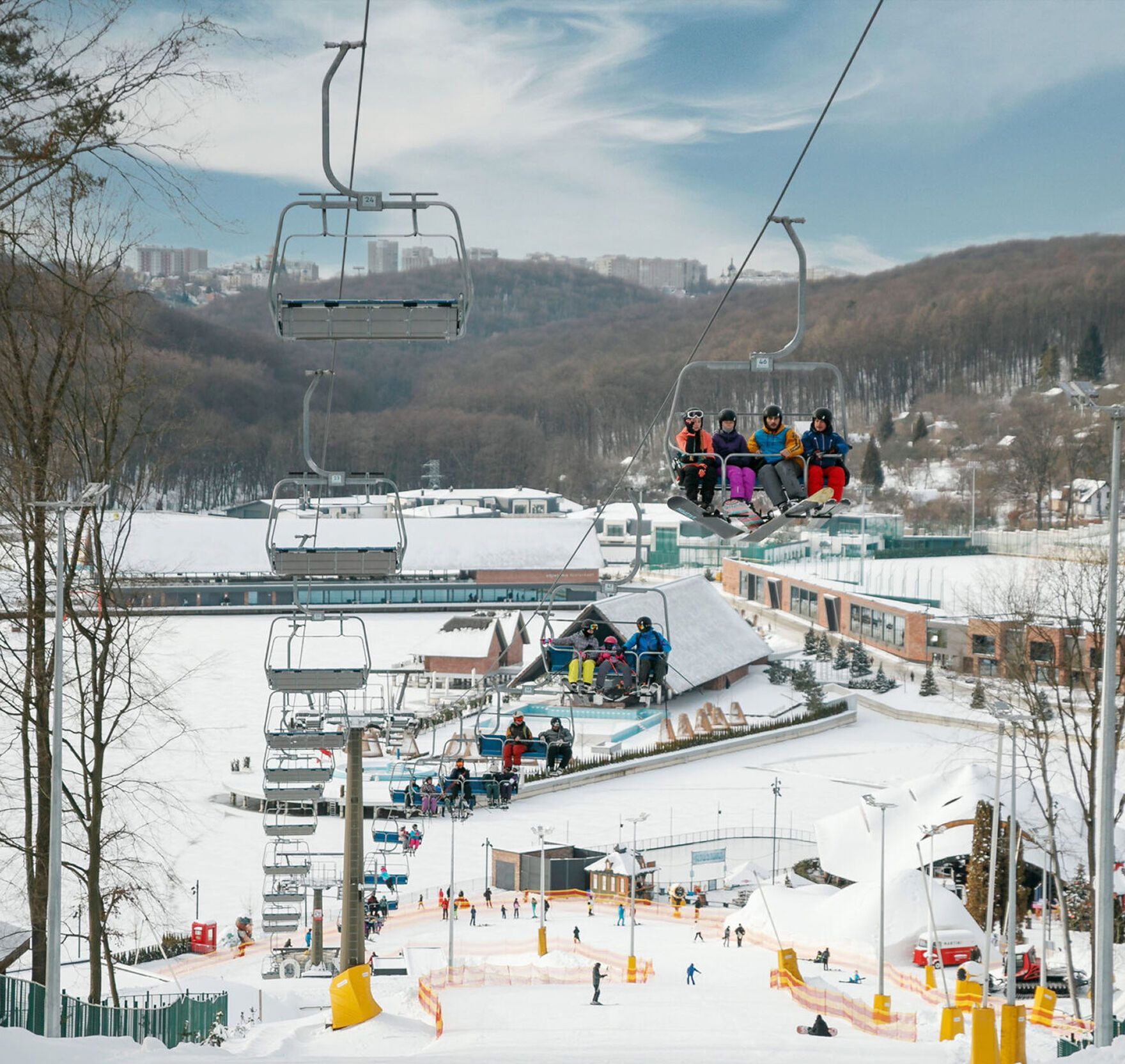 Без величезних черг і захмарних цін: топ-5 гірськолижних курортів України, які нічим не гірші за Буковель