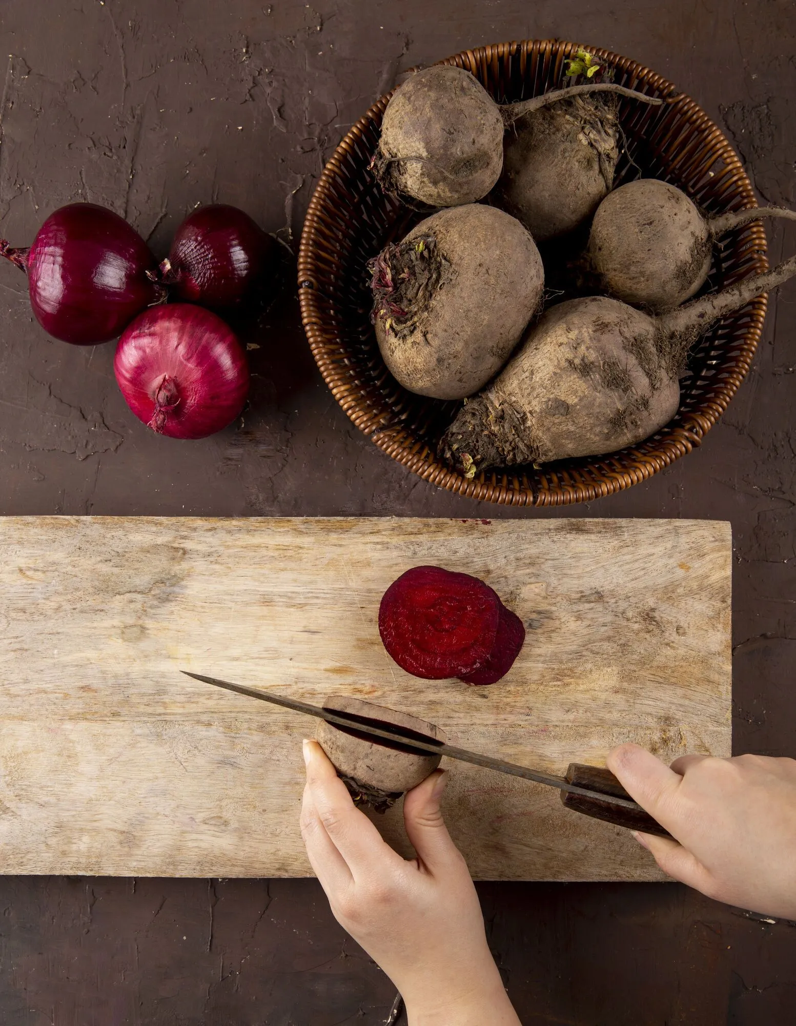 Что добавить в воду, чтобы свекла быстро сварилась: всего один простой ингредиент
