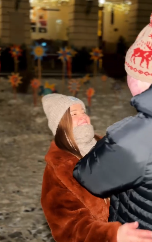 "Мені подобається все в моєму житті". Незламний ветеран, який отримав важкі опіки, знайшов кохання в інтернеті. Фото пари