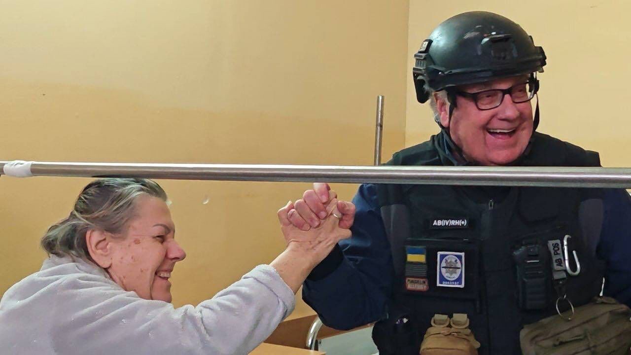 Меценат Говард Баффет відвідав Херсон: побував у підземній лікарні та на дитячому святі. Фото