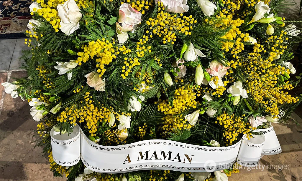 Процессию возглавили "Цыганские короли": как во Франции попрощались с легендарной Брижит Бардо