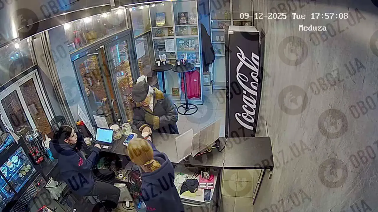 "Ми перепрошуємо". Кавʼярня, де не налили окріп 64-річному поету, відреагувала на скандал і запевнила, що раніше допомагала дідусю. Фотофакт