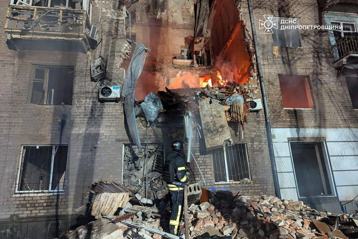 Росія вдарила "Іскандерами" по Кривому Рогу: загинула жінка, 23 поранених, серед них – 6 дітей. Фото, відео