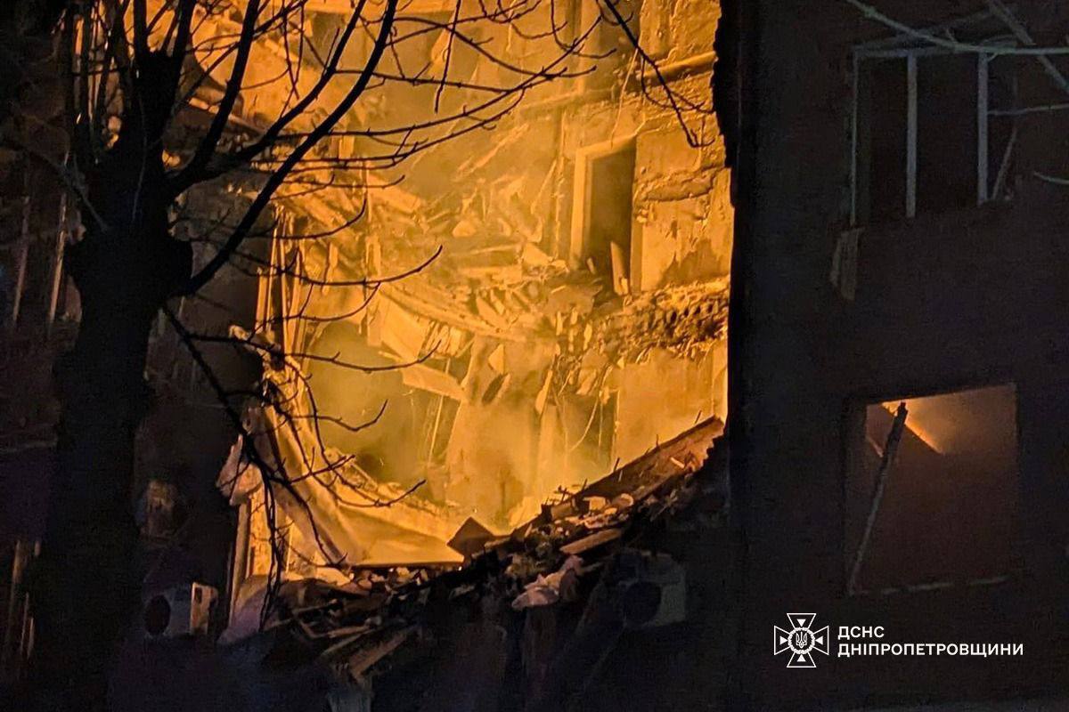 Росія вдарила "Іскандерами" по Кривому Рогу: загинула жінка, 23 поранених, серед них – 6 дітей. Фото, відео