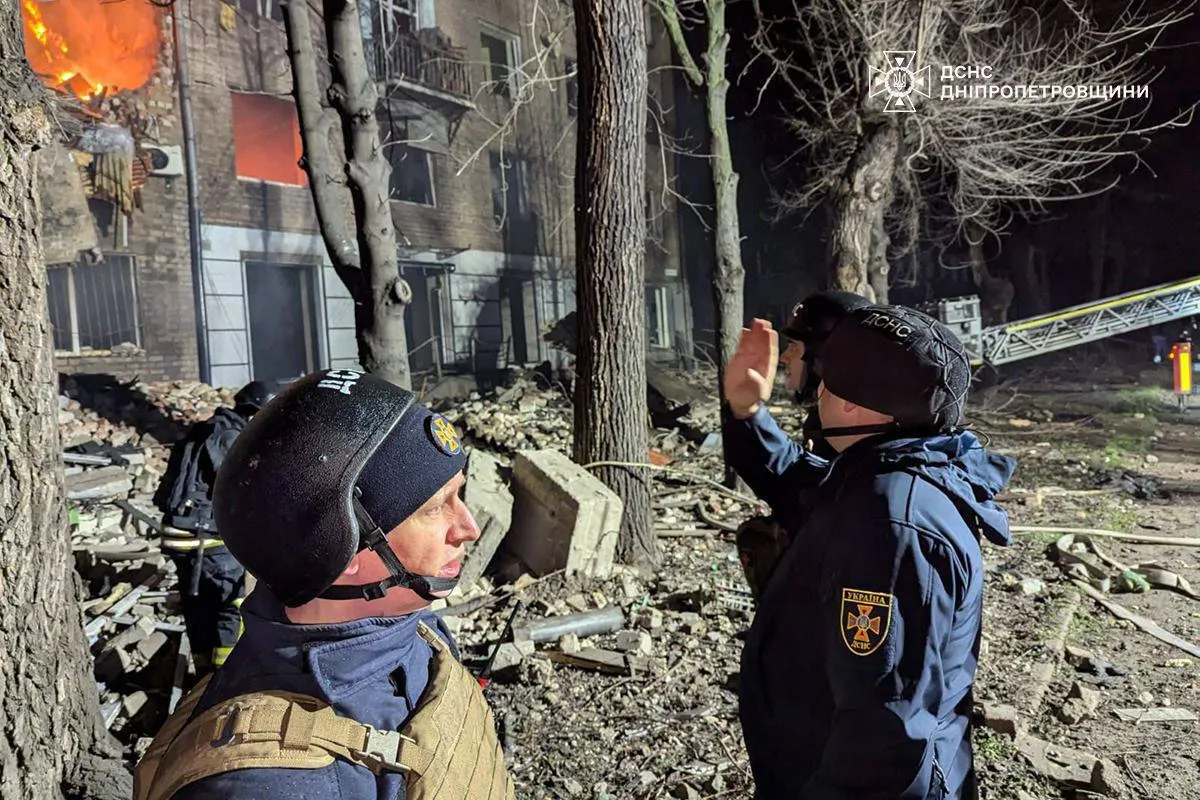 Росія вдарила "Іскандерами" по Кривому Рогу: загинула жінка, 23 поранених, серед них – 6 дітей. Фото, відео