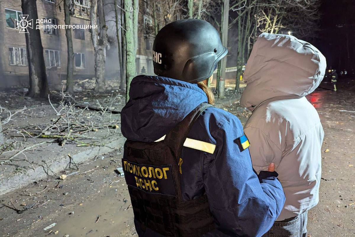 Росія вдарила "Іскандерами" по Кривому Рогу: загинула жінка, 23 поранених, серед них – 6 дітей. Фото, відео