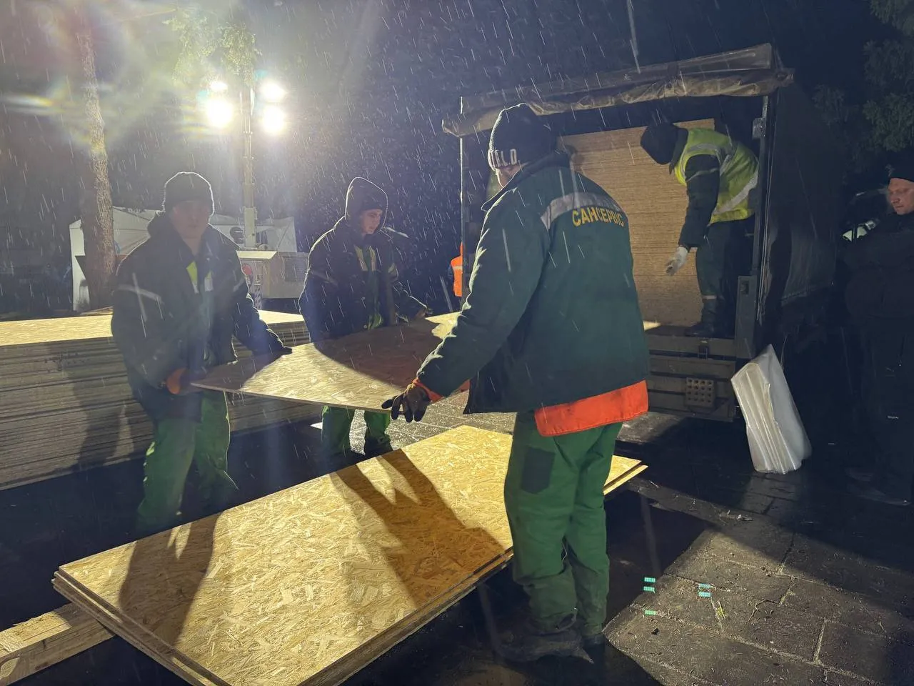 Росія вдарила "Іскандерами" по Кривому Рогу: загинула жінка, 23 поранених, серед них – 6 дітей. Фото, відео